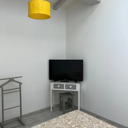 La Maison De Charles Casa de Férias Saint-Aubin-de-Branne