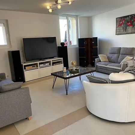 La Maison De Charles Casa de Férias Saint-Aubin-de-Branne