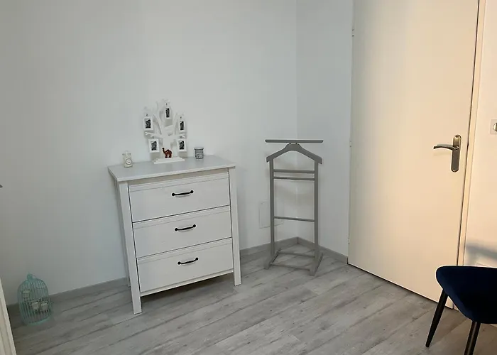 펜션 La Maison De Charles Saint-Aubin-de-Branne